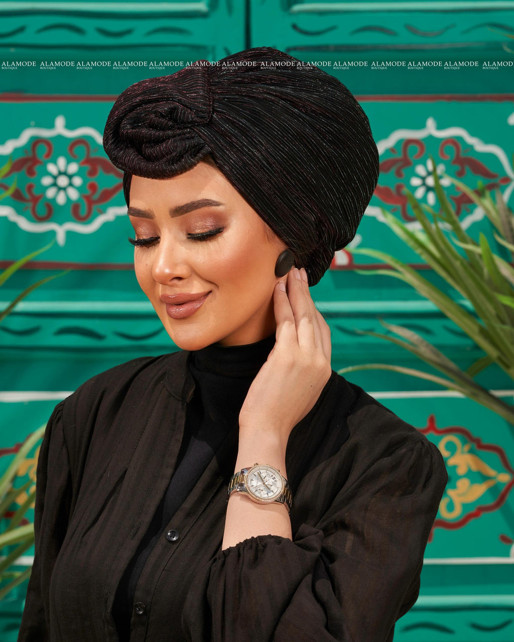 Black Soire Round Wing